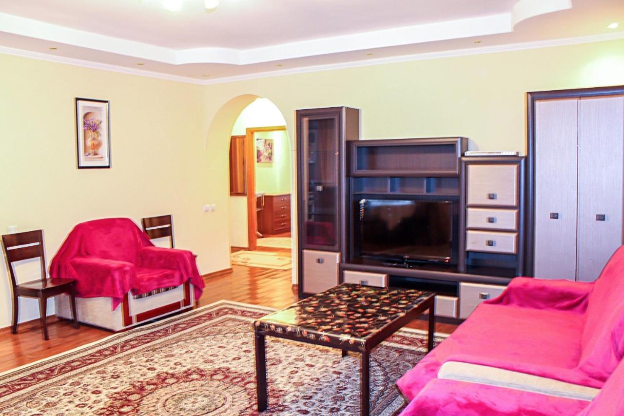 Ferienwohnung Tolebaeva 65 Almaty Exterior foto